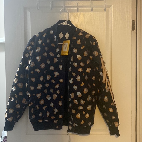 Brand new bomber jacket. Size large. - Picture 1 of 2